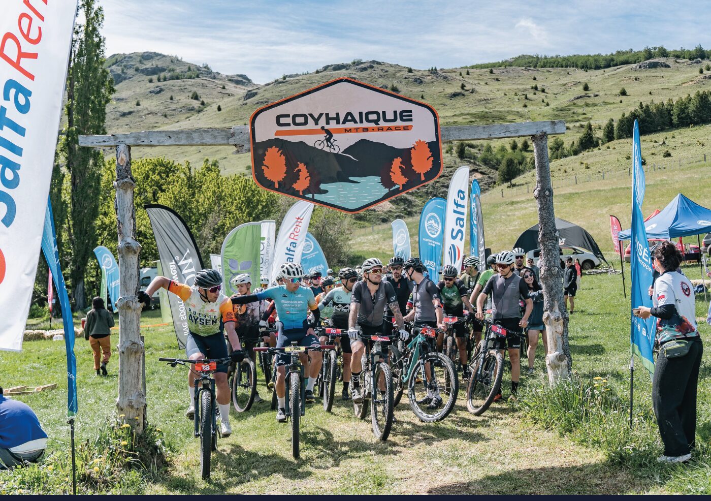 Coyhaique MTB Race — logotipo y entorno patagónico