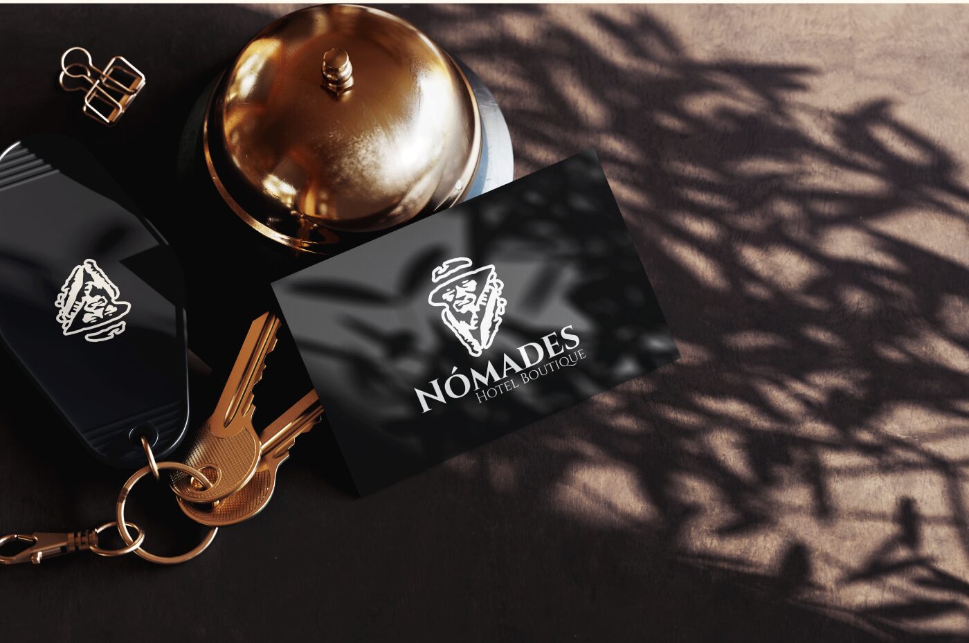 Hotel Nómades — sistema visual en soportes